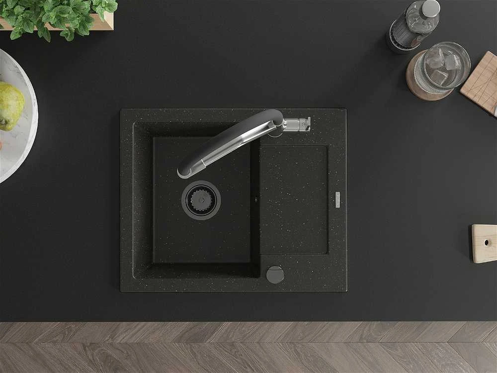 Granitinė virtuvinė plautuvė Mexen Enzo su maišytuvu ir sifonu, Metallic juodas/auksinis+Juodas/Chrome