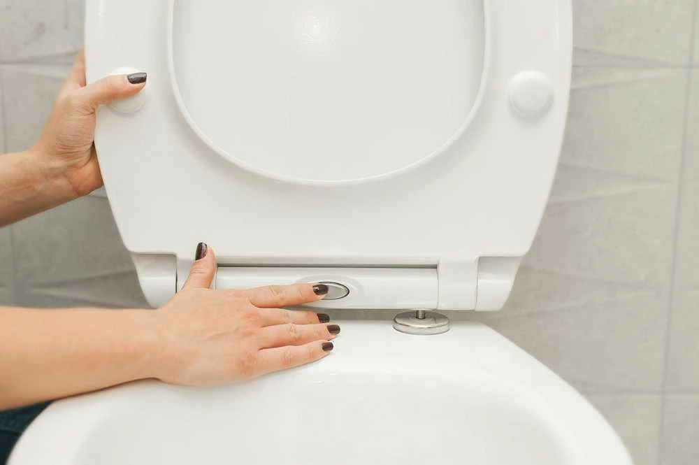 Lėtai nusileidžiantis klozeto dangtis Kuchinox SLIM, Baltas