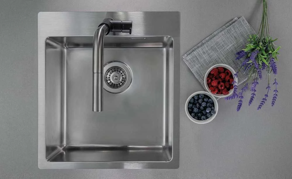 Virtuvinis maišytuvas Deante Silia su ištraukiamu snapeliu BQS_B730, Juodas/Brushed steel