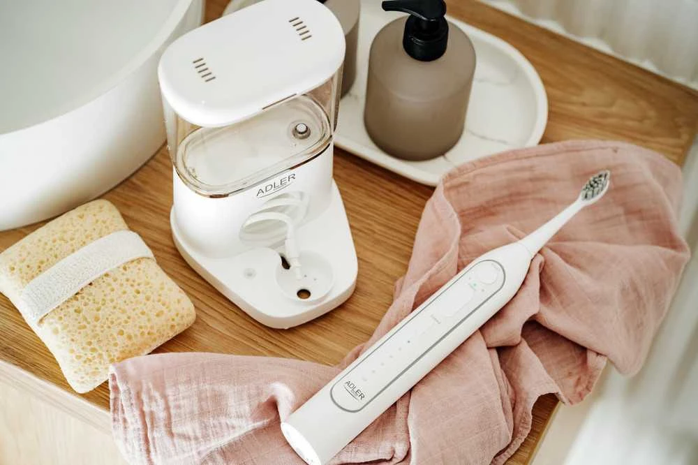 Dantų šepetėlis Adler | 2-in-1 Vanduo Flossing Sonic | AD 2180w | Įkraunamas | Suaugusiems | Šepetėlių skaičius galvutės įeina 2 | Number of teeth brushing modes 1 | Baltas