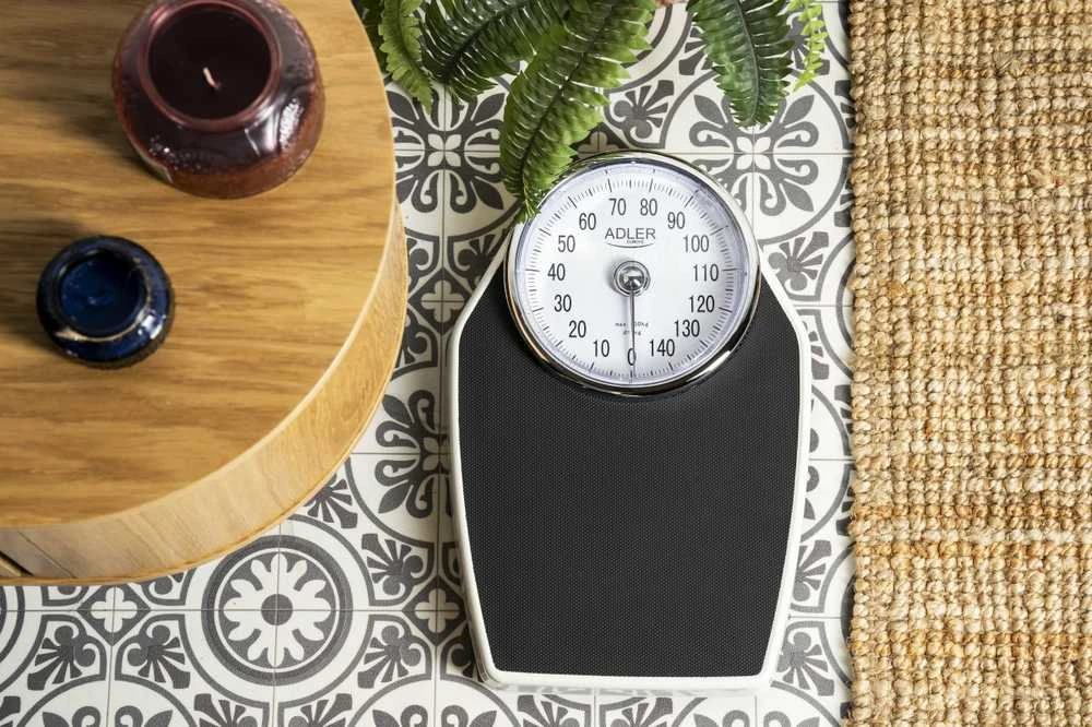 Virtuvinės svarstyklės Adler | Mechaninės vonios svarstyklės | AD 8177 | Didžiausias svoris (keliamoji galia) 150 kg | Tikslumas 1000 g | Juodas