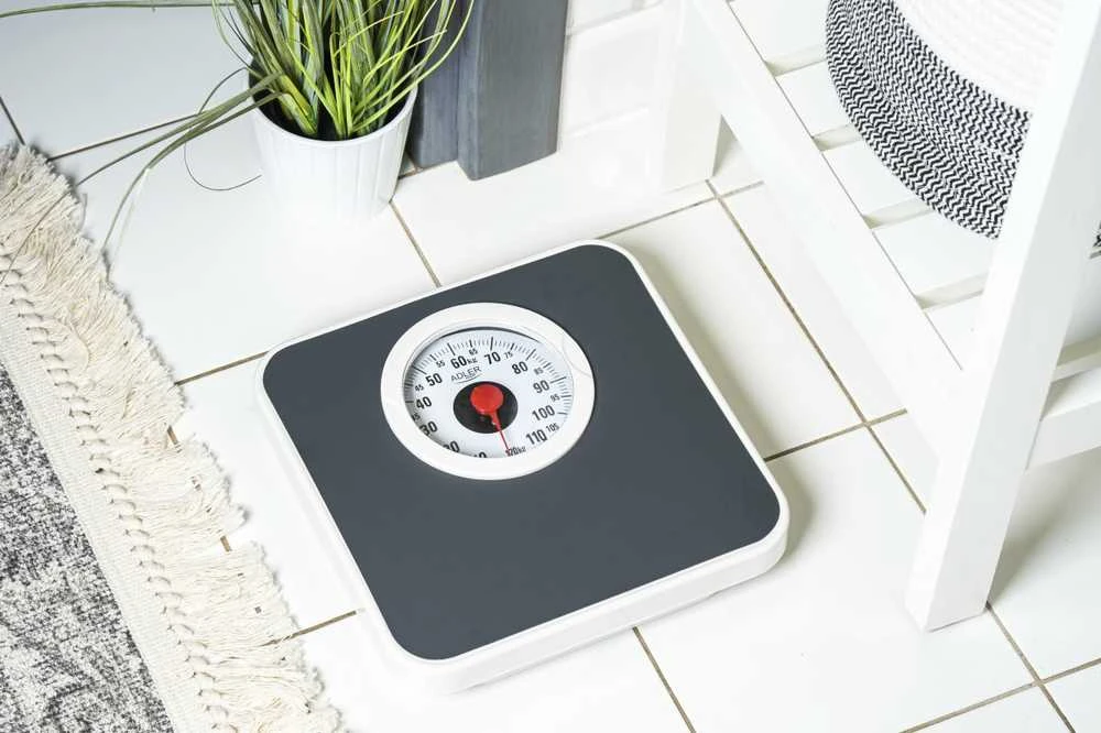 Virtuvinės svarstyklės Adler | Mechaninės vonios svarstyklės | AD 8178 | Didžiausias svoris (keliamoji galia) 120 kg | Tikslumas 1000 g | Juodas