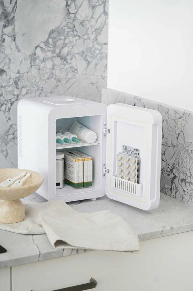 Adler | Mini šaldytuvas with mirror | AD 8085 | Free standing | Larder | Height 27 cm | Šaldytuvas net capacity 4 L | Baltas