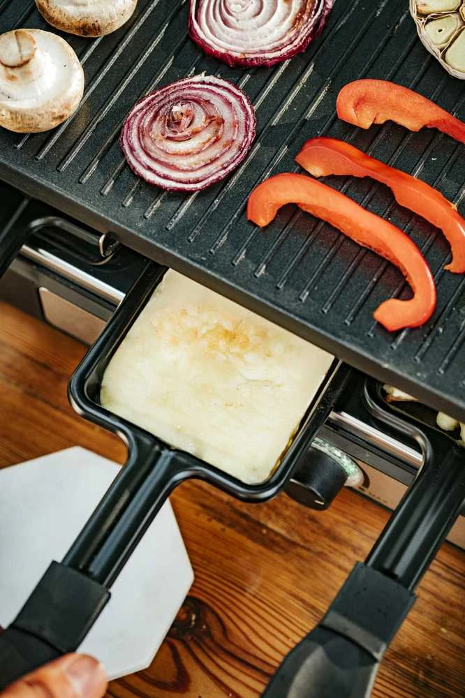 Adler | Raclette - electric grill | AD 6616 | Table | 1400 W | Juodas/Nerūdijantis plienas