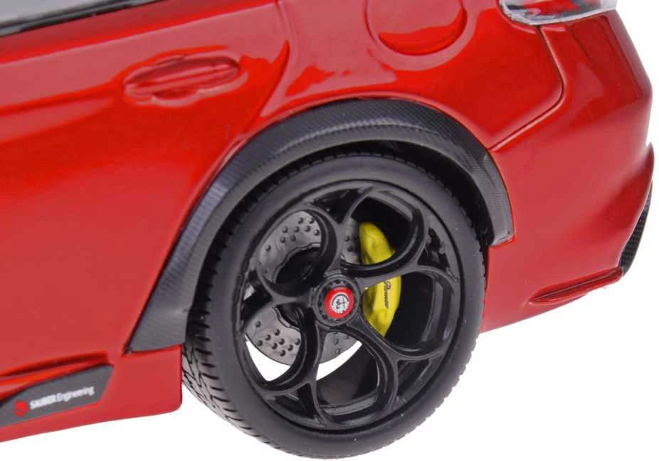 Bburago Jokomisiada Alfa Romeo Giulia GTAm Quadrifoglio licensed red 1:18 ZA5991 modelis