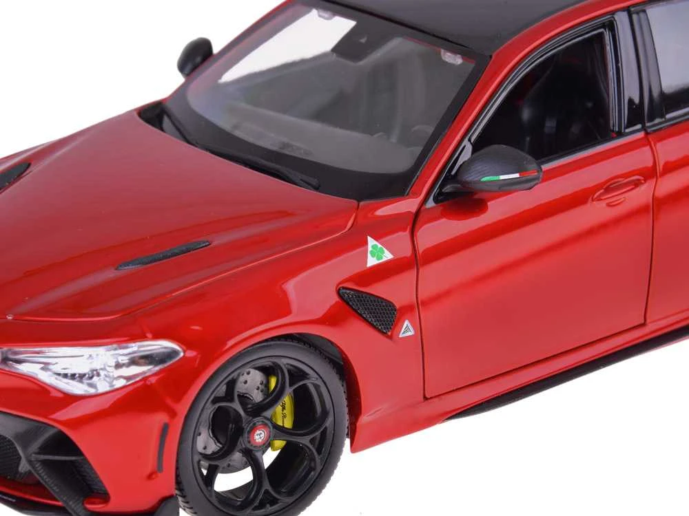 Bburago Jokomisiada Alfa Romeo Giulia GTAm Quadrifoglio licensed red 1:18 ZA5991 modelis