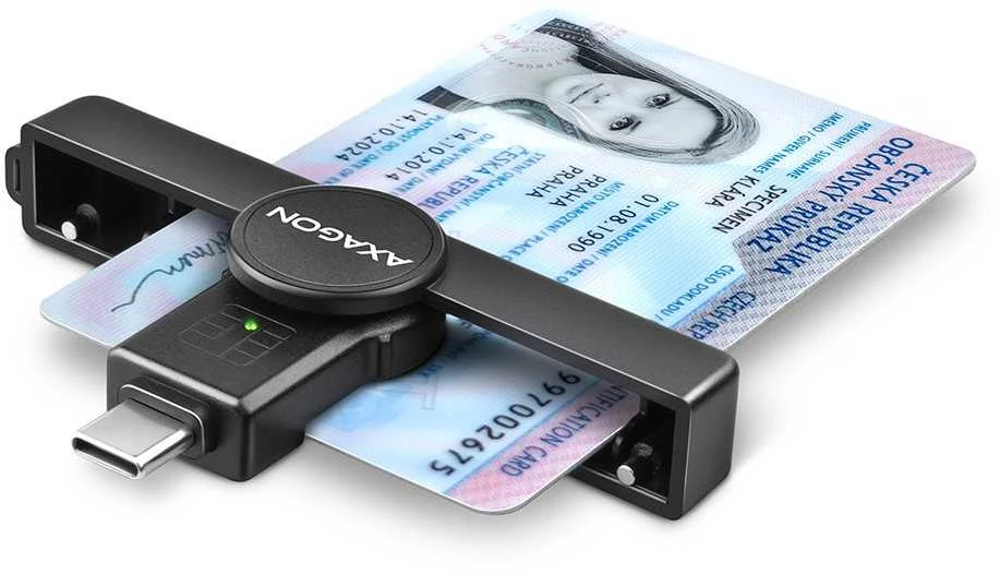 „Axagon“ sulankstomas kišeninis USB-C išmaniųjų / ID kortelių skaitytuvas.