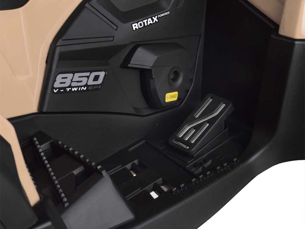 Import Super Toys Jokomisiada Baterija varomas keturratis vaikams 2 asmenims CAN-AM OUTLANDER 4x4 LED panelė PA0326