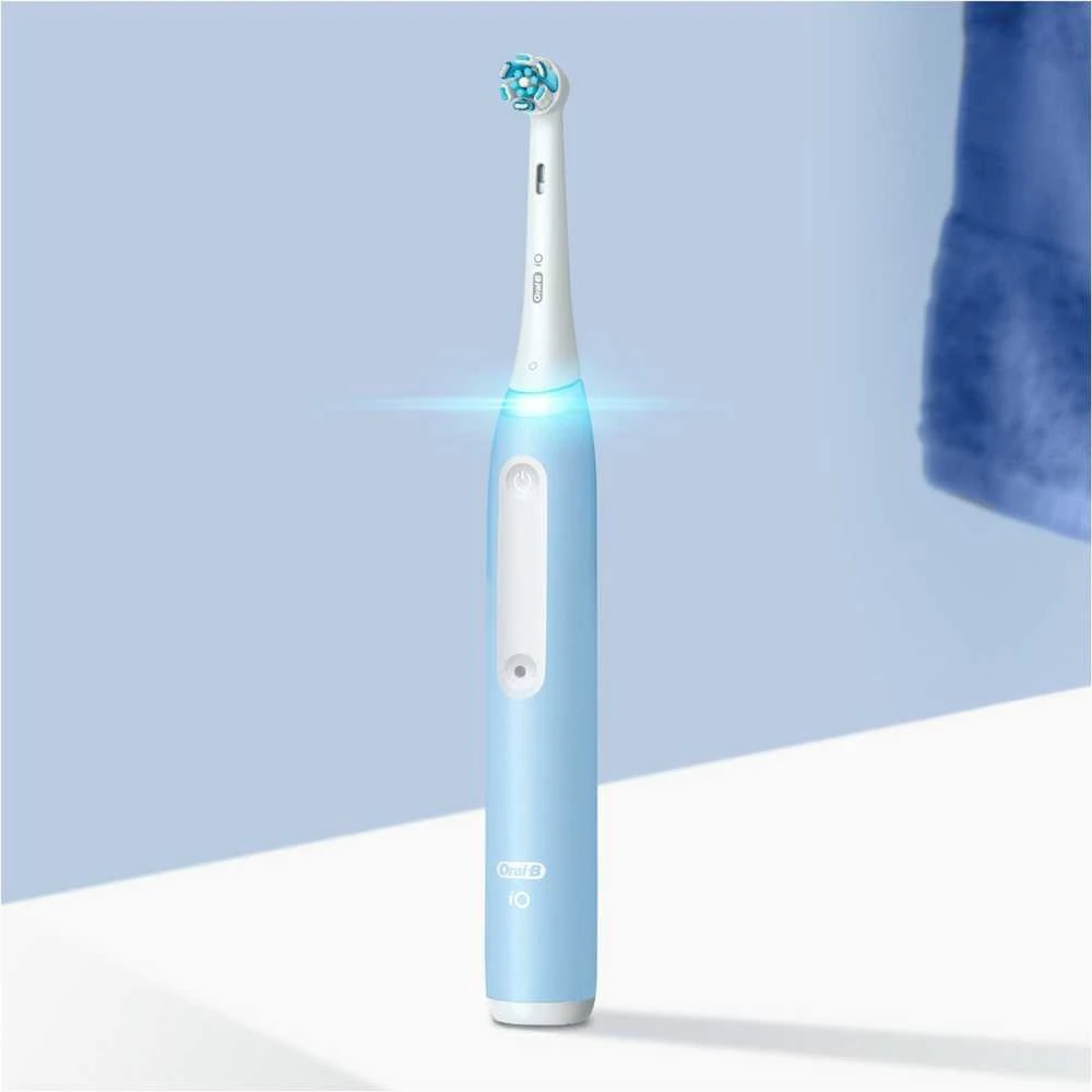Oral-B | Elektrinis dantų šepetėlis | iO3 Series | Įkraunamas | Suaugusiems | Šepetėlių skaičius galvutės įeina 1 | Number of teeth brushing modes 3 | Ice Mėlyna