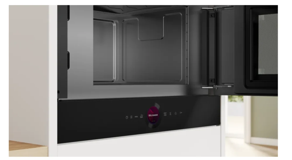 Įmontuojamoji mikrobangų krosnelė Bosch Serija 8, juodos spalvos (BFR7221B1)