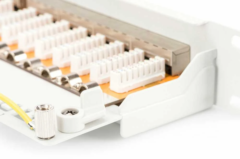 Assmann Electronic DIGITUS Patch Panel 19inch 24Port Cat6 ekranuotas pilkas RAL7035 kabelio montavimas apie LSA