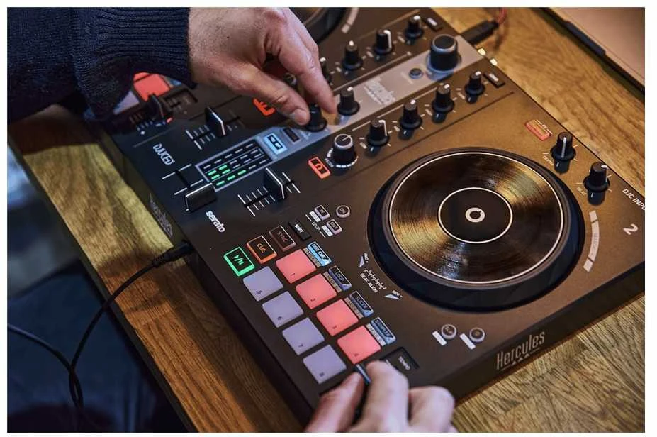 Hercules | DJControl Inpulse 300 MK2 | Garsiakalbiai | USB jungtis