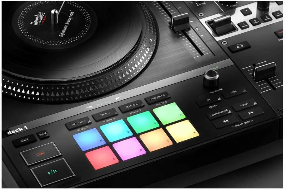 Hercules | DJControl Inpulse T7 | Garsiakalbiai | USB jungtis