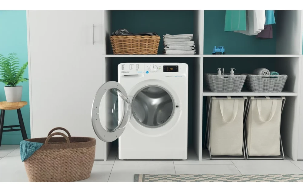 INDESIT | Skalbimo mašina | BWSE 71295X WSV EU | Energy efficiency class B | Front loading | Skalbimo talpa 7kg | 1200 RPM | Gylis 43.5 cm | Plotis 59.5 cm | Ekranas | Large digit | Baltas