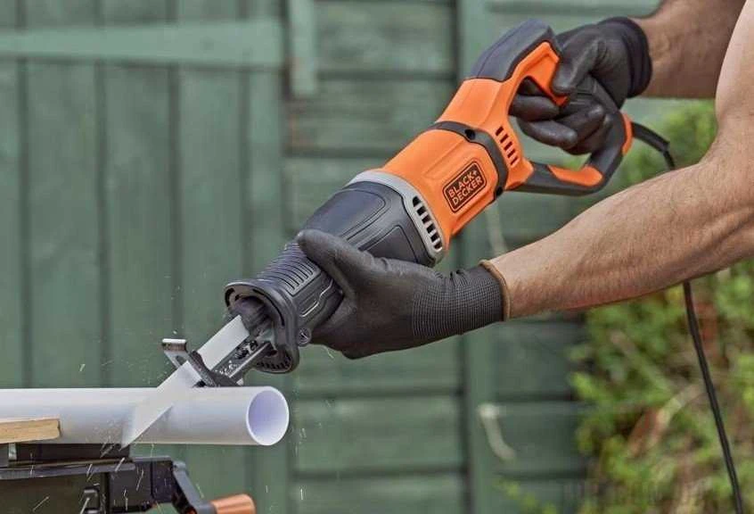 Black & Decker tiesinis pjūklas BES301K-QS, 750W