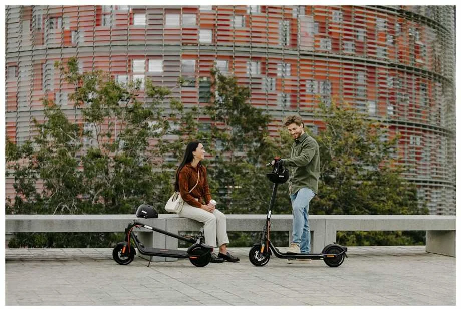 Elektrinis paspirtukas Ninebot by Segway Kickscooter F2 Pro E, Juodas