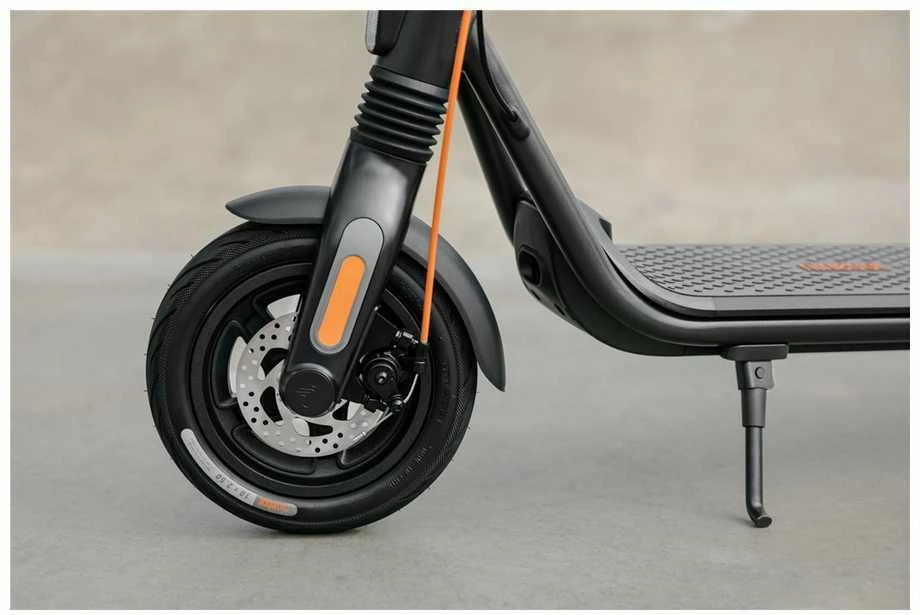Elektrinis paspirtukas Ninebot by Segway Kickscooter F2 Pro E, Juodas