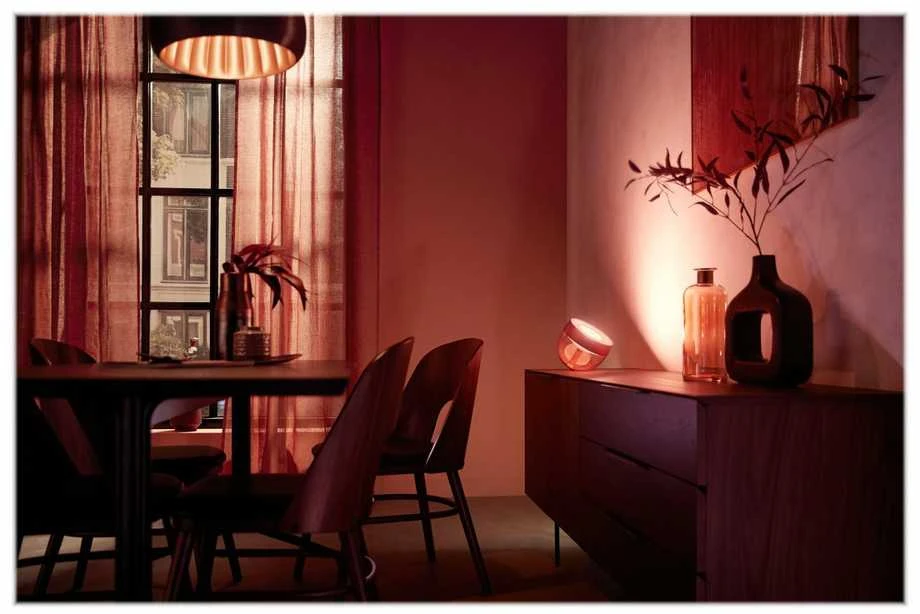 „Philips Hue“ | Nešiojama „Hue Iris“ lempa, vario spalvos, specialus leidimas | Varis/žalvaris | Nešiojama lempa