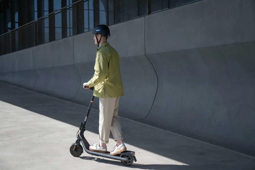 Elektrinis paspirtukas Segway E2 E II eKickScooter | 450 W | iki 20 km/h | 8.1" | Juodas/pilkas