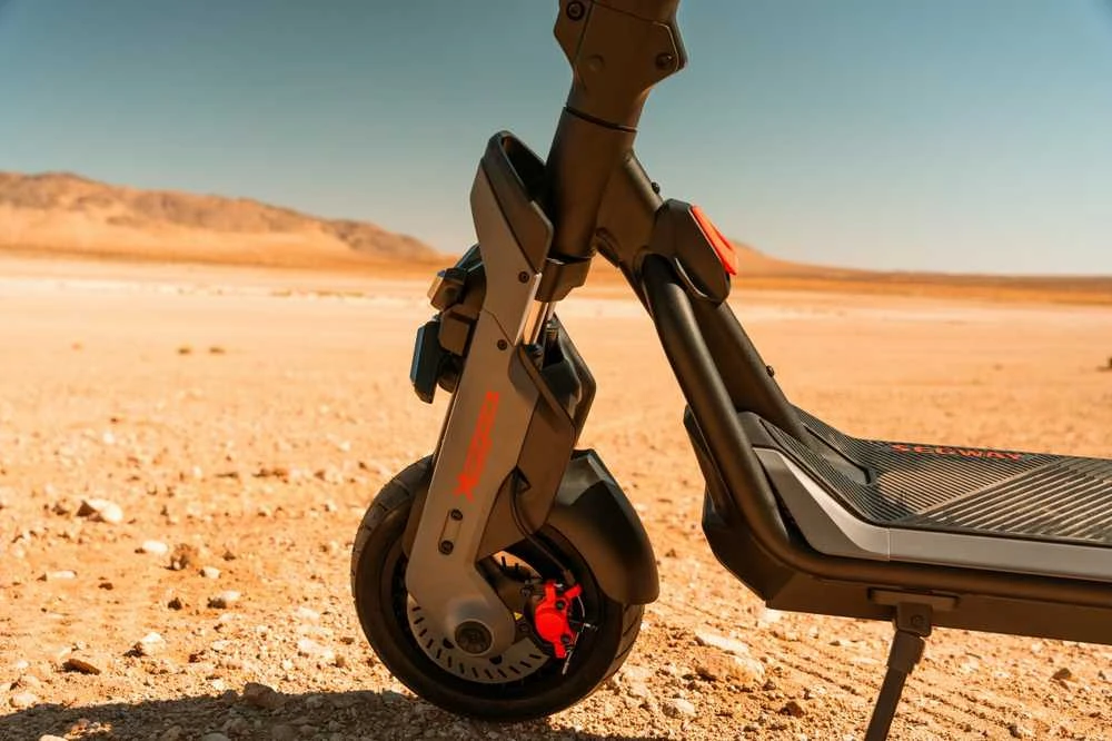 Segway | Superscooter GT3 Pro | Elektrinis paspirtukas | Maks. 2 x 3500 W | Iki 80 km/h | 11" | Juodas ir auksas