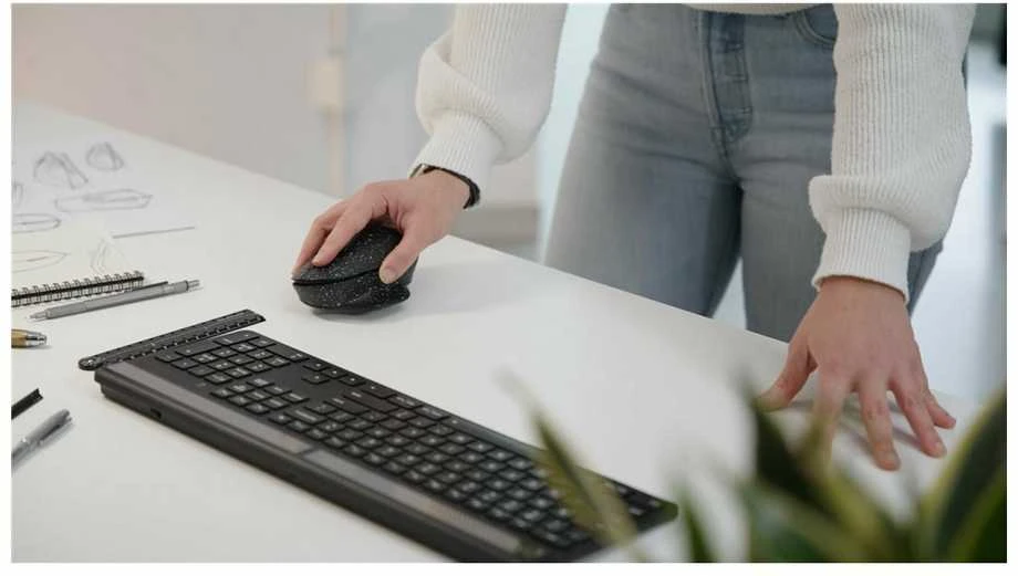 Targus | Pelė | ErgoFlip EcoSmart | Wireless | Bluetooth | Juodas