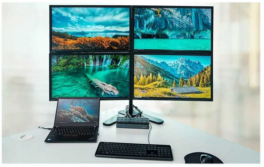 TARGUS USB-C UNIVERSALI QUAD 4K (QV4K) DOKO STOTIS SU 100 W MAITINIMO PATEIKIMA
