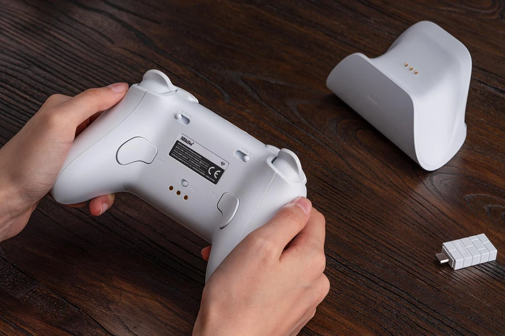 8BitDo Ultimate 2 2.4G Belaidis Pultelis | Baltas