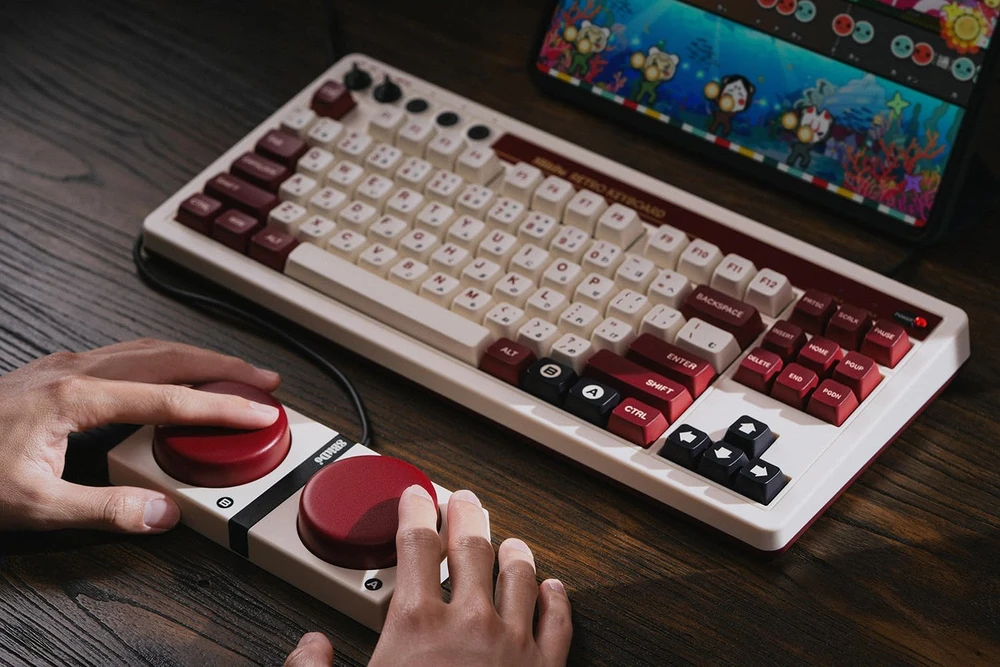 8BitDo Retro belaidė mechaninė klaviatūra (Hot-Swap) (Kailh Box switch, US) - (Fami Edition)