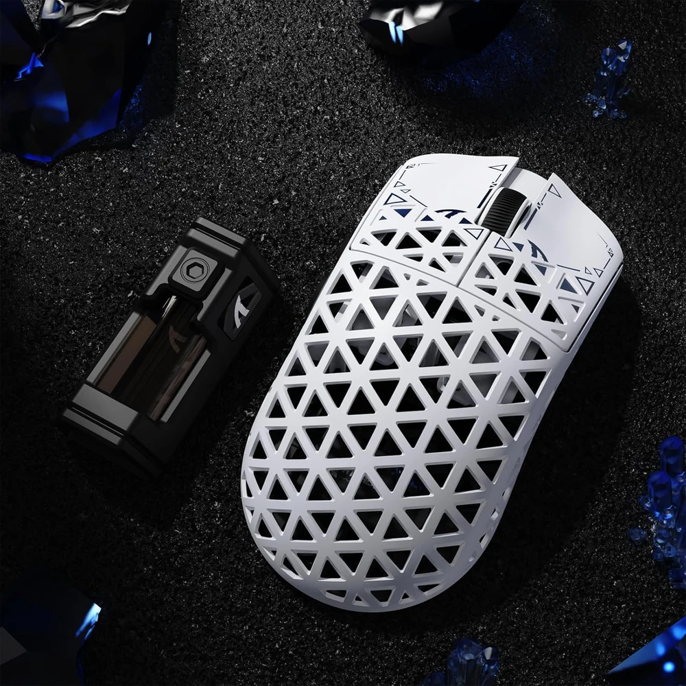 ATTACK SHARK belaidė žaidimų pelė R5 Ultra, 2.4 GHz, Bluetooth, USB-C, 42000 DPI, balta