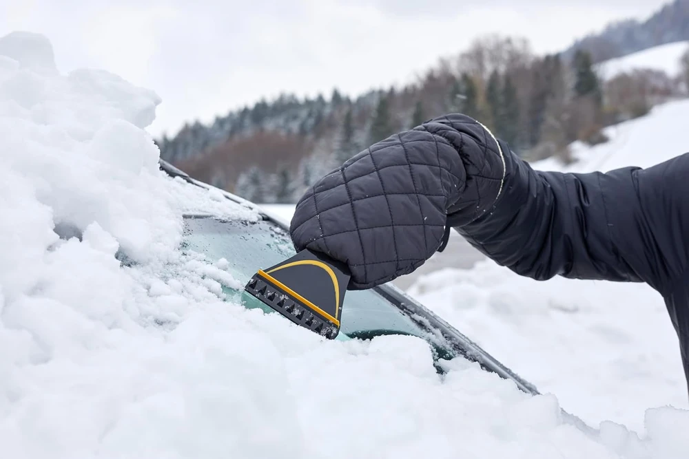 AUPROTEC automobilio ledo grandiklis su pašiltinta pirštine ir guminiu valytuvu 35 cm AU-SB-HS