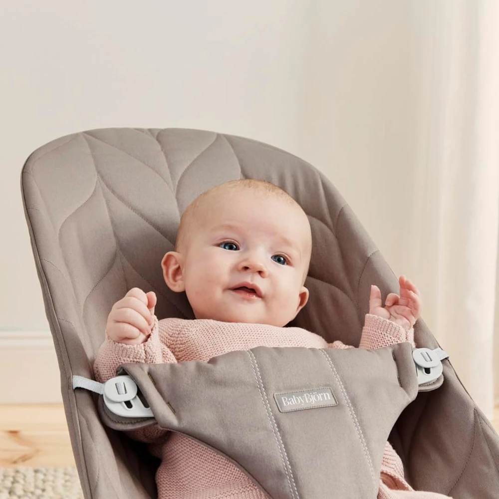 BABYBJORN gultukas BLISS Woven Petal Quilt, sand pilkas, 006317 (Nemokamas pristatymas)