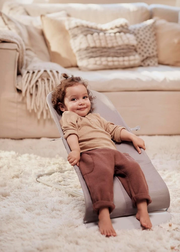 BABYBJORN gultukas BLISS Woven Petal Quilt, sand pilkas, 006317 (Nemokamas pristatymas)