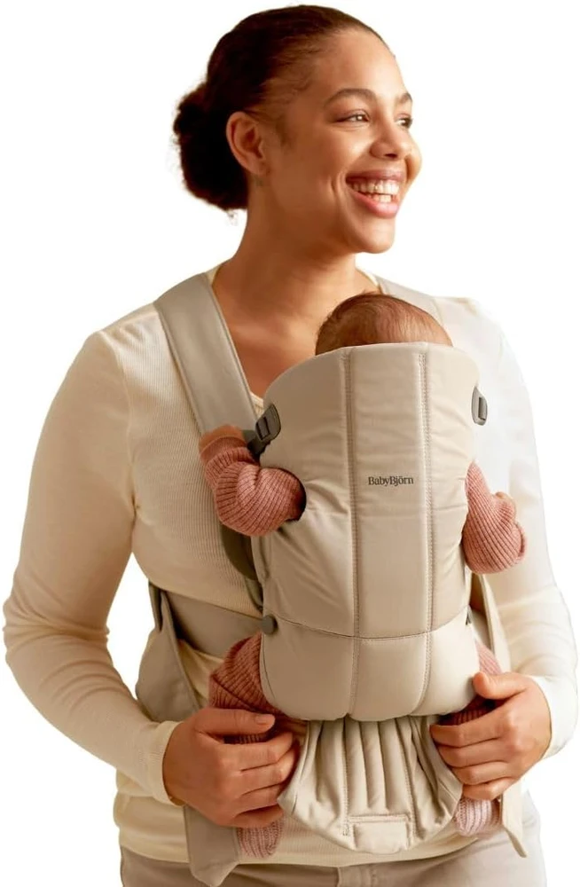 BabyBjörn Mini kūdikio nešioklė naujagimiams 3,2–11 kg, smėlinė, modelis 21026