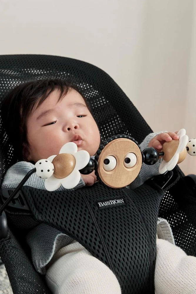 BABYBJORN žaislas gultukui GOOGLE EYES, Juodas & Baltas, 080511 (Nemokamas pristatymas)