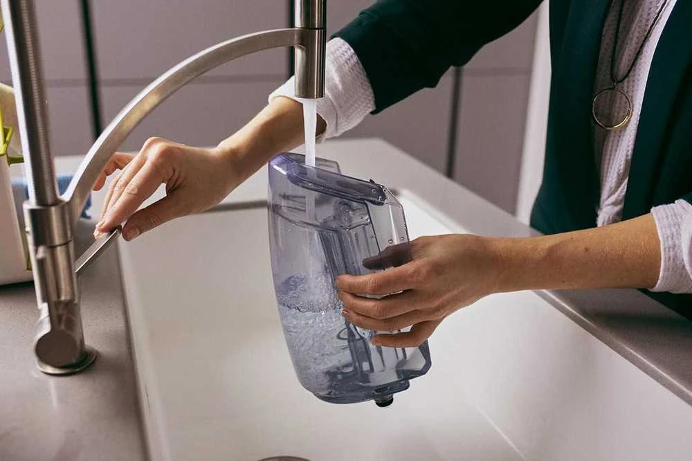 Dulkių siurblys „Bissell“ dėmių valiklis „SpotClean ProHeat“, veikiantis su laidiniu varikliu, rankinis, plovimo funkcija, 330 W, raudonas/titanas, garantija 24 mėn.