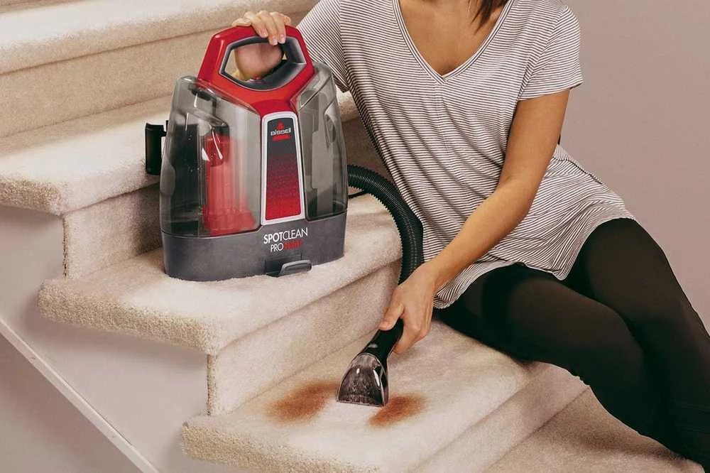 Dulkių siurblys „Bissell“ dėmių valiklis „SpotClean ProHeat“, veikiantis su laidiniu varikliu, rankinis, plovimo funkcija, 330 W, raudonas/titanas, garantija 24 mėn.