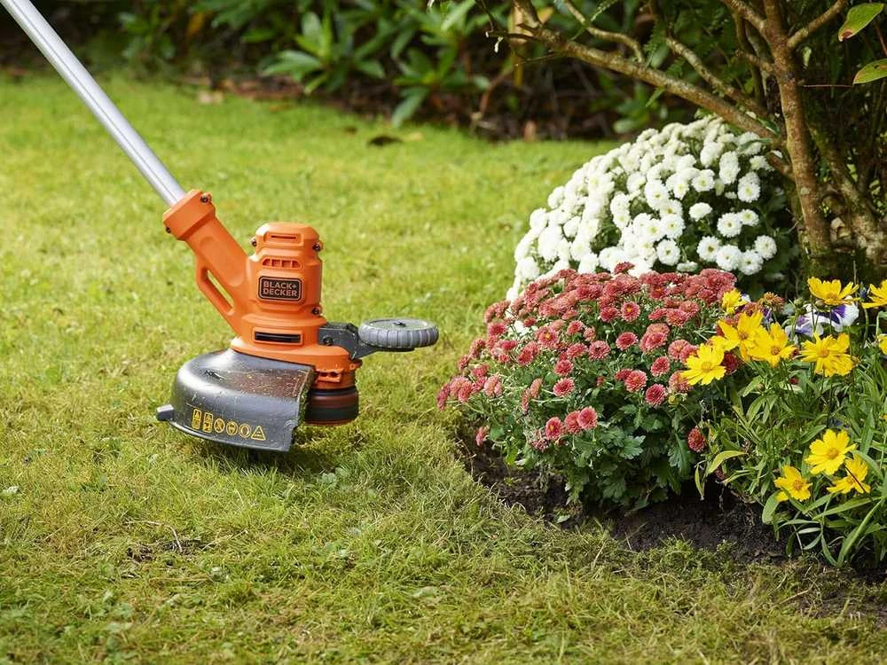 Black & Decker Juodas & Decker elektrinis žolės trimeris 550 W, 30 cm pjovimo plotis, BESTA530-QS