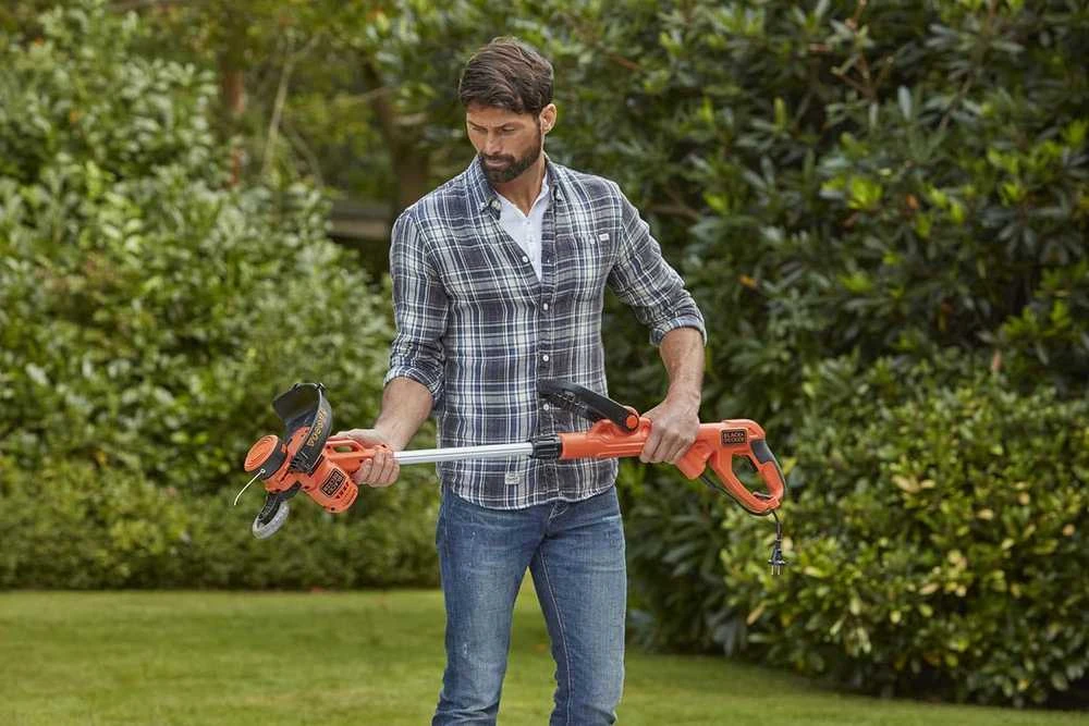 Black & Decker Juodas & Decker elektrinis žolės trimeris 550 W, 30 cm pjovimo plotis, BESTA530-QS