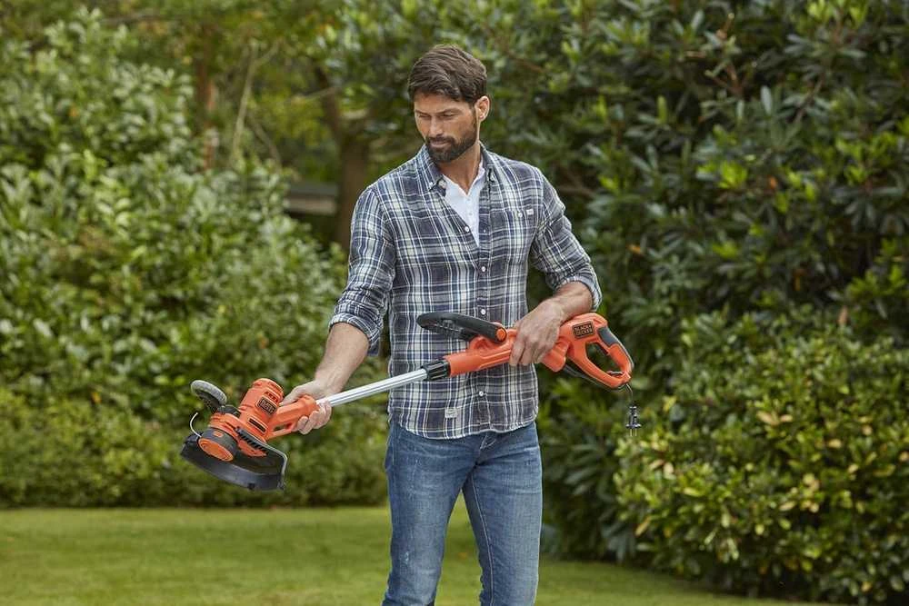 Black & Decker Juodas & Decker elektrinis žolės trimeris 550 W, 30 cm pjovimo plotis, BESTA530-QS