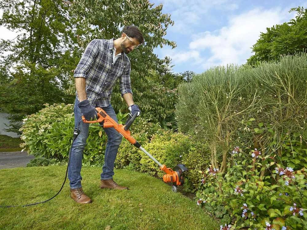 Black & Decker Juodas & Decker elektrinis žolės trimeris 550 W, 30 cm pjovimo plotis, BESTA530-QS