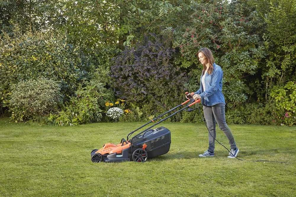 Black & Decker JUODOS + DECKER ELEKTRINĖS ŽOJĖJOS 1600W / 38cm