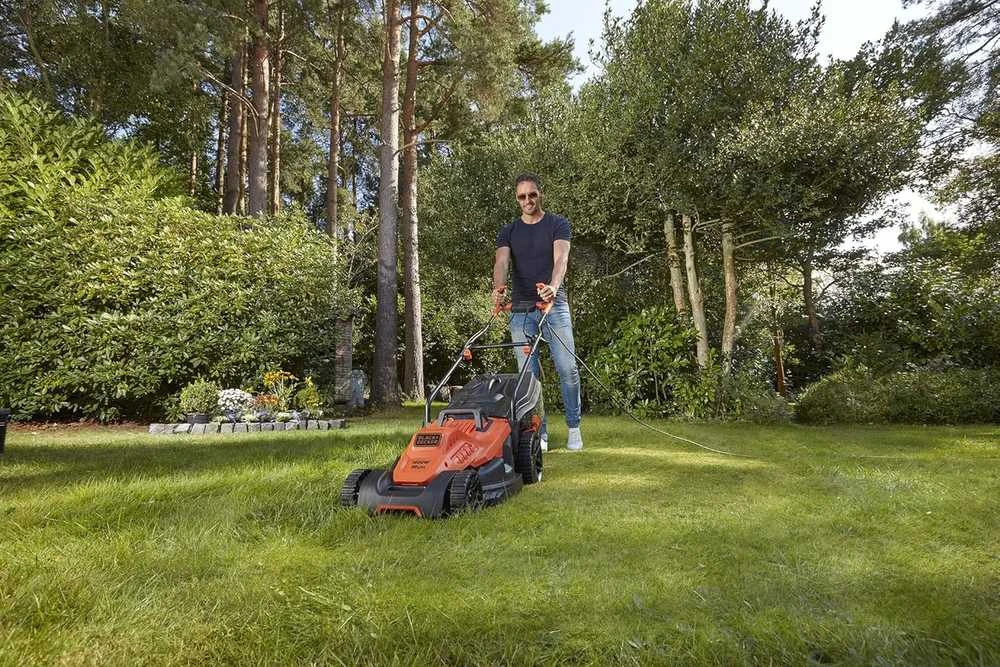 Black & Decker JUODOS + DECKER ELEKTRINĖS ŽOJĖJOS 1600W / 38cm