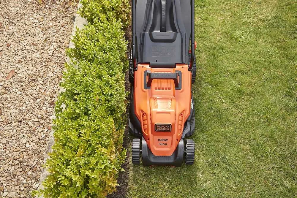 Black & Decker JUODOS + DECKER ELEKTRINĖS ŽOJĖJOS 1600W / 38cm