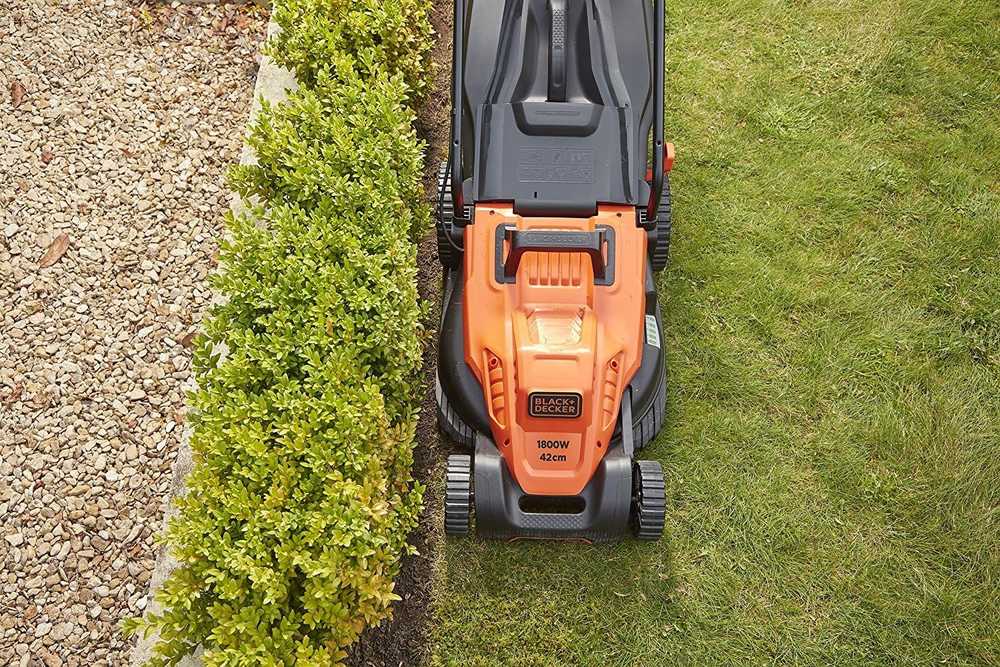 Black & Decker Juodas & Decker Vejapjovė Juodas & Decker BEMW481BH-QS; 1800 W; elektrinė