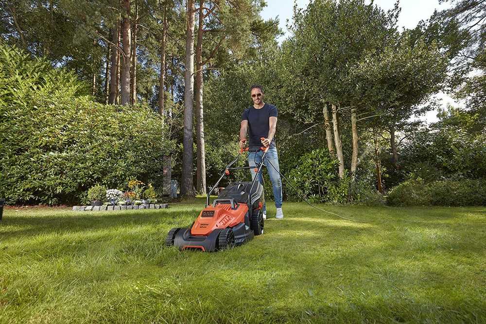 Black & Decker Juodas & Decker Vejapjovė Juodas & Decker BEMW481BH-QS; 1800 W; elektrinė