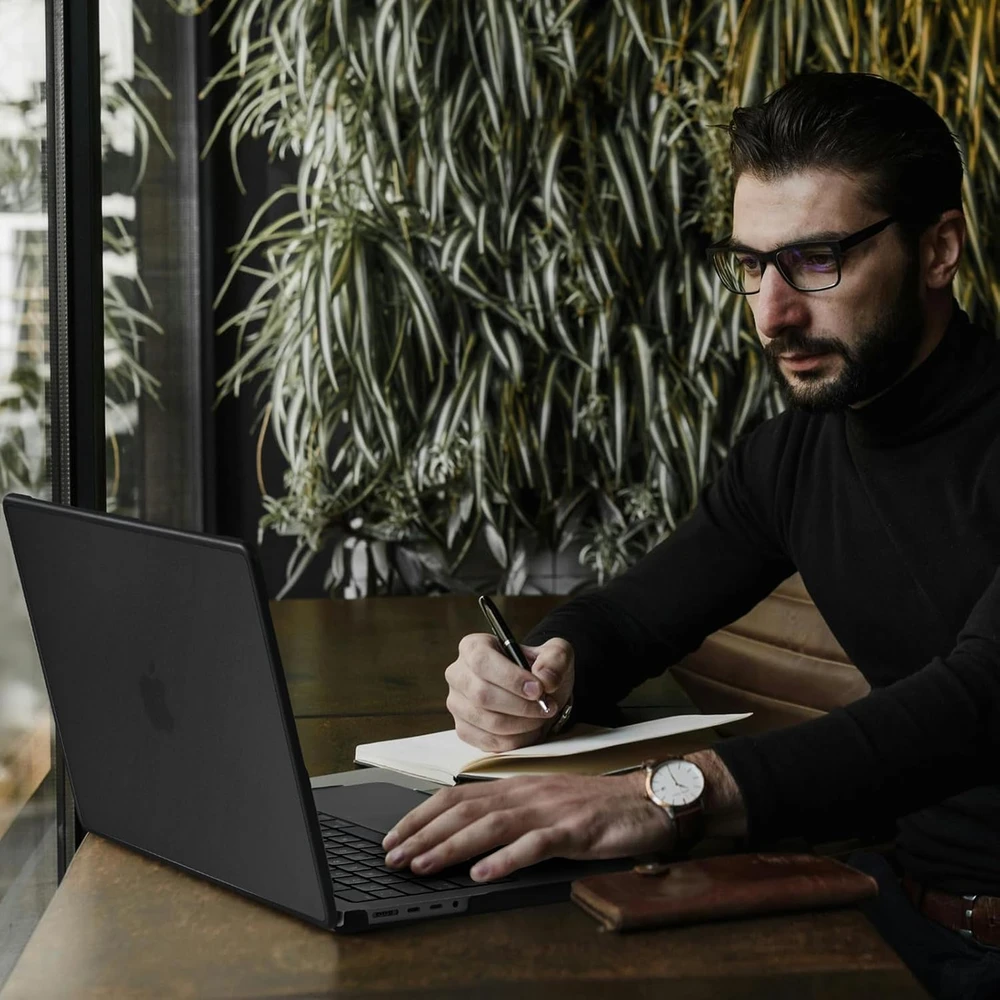 BlueSwan apsauginis dėklas MacBook Pro 14 colių M1–M5, matinis juodas