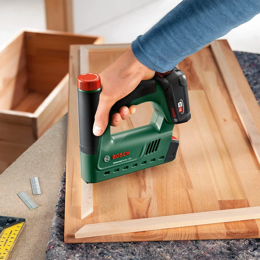Bosch Akumuliatorinis segiklis UniversalTacker18V-14 be akumuliatoriaus ir kroviklio