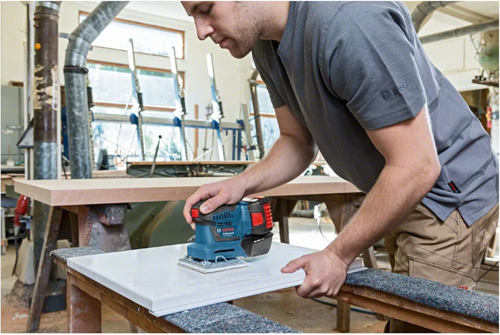 Bosch Akumuliatorinis vibracinis šlifuoklis GSS 18V-10, be akumuliatoriaus ir kroviklio