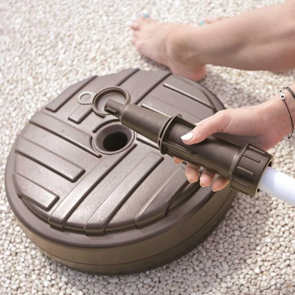 Botle apvalus baltas skėčio stovas iš plastiko, tinkamas 24–30 mm skersmens kotams, užpildomas