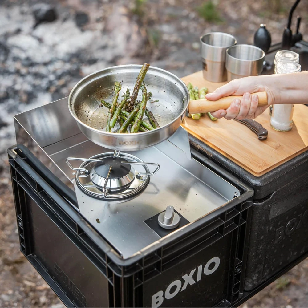 BOXIO dujinė stovyklavimo viryklė su indų rinkiniu, vėjo apsauga, nerūdijančio plieno korpusu, 1500 W, BOX-COOK-P-10